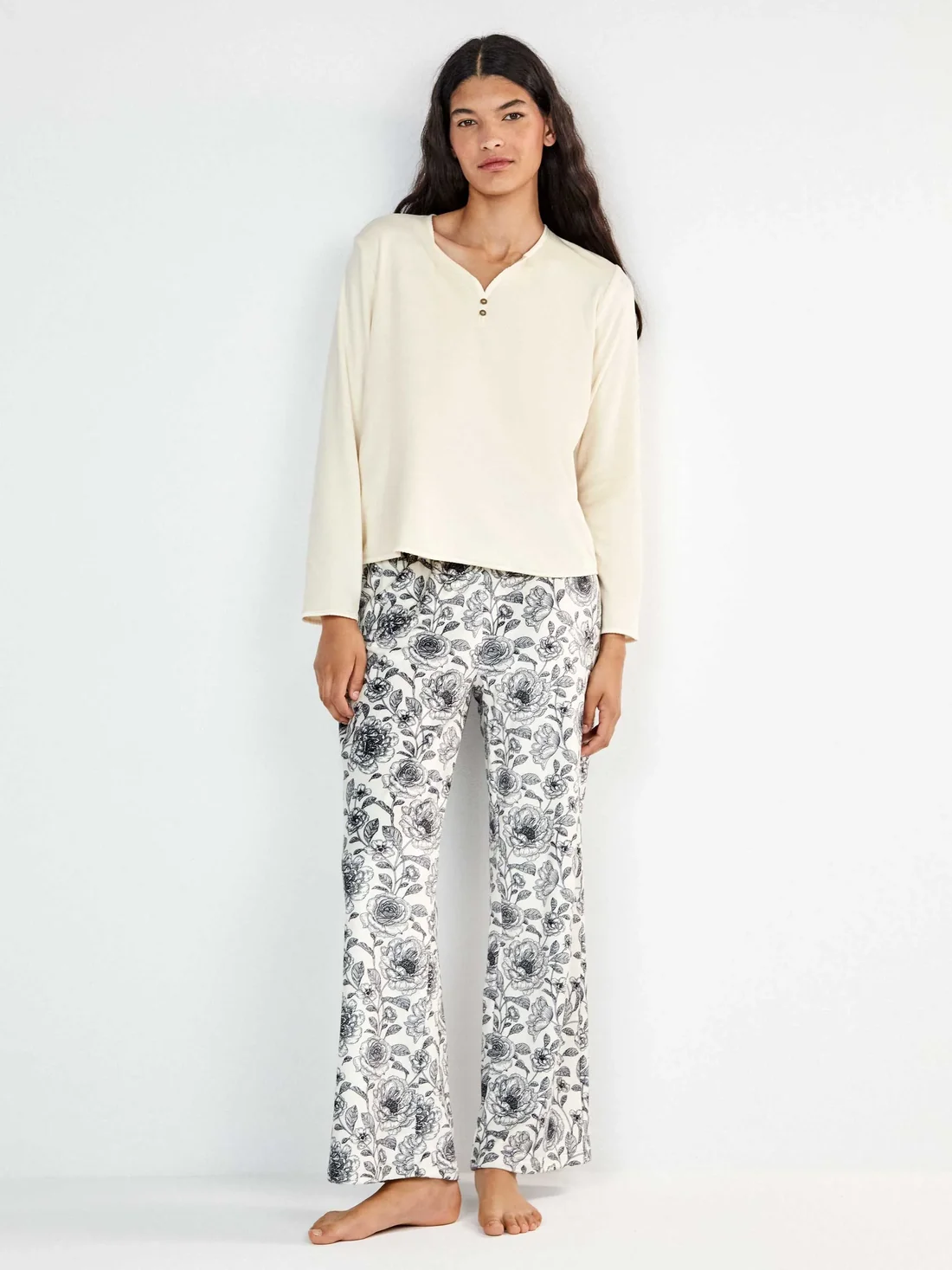 Pijama largo con pantalón estampado a contraste