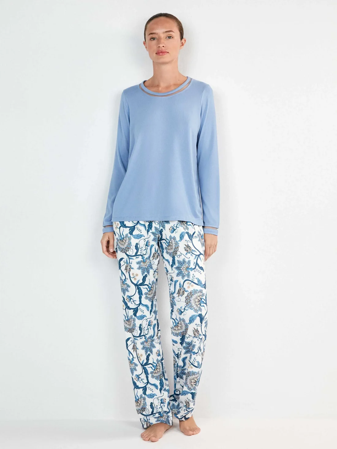 Pijama Largo de Mujer en Tejido de Punto con Pantalón Estampado Floral